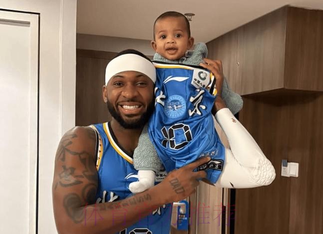 杰曼晒自己与小宝宝合影庆祝战胜宁波,全场砍下23分6助2断 杰曼晒自己与小宝宝合影庆祝战胜宁波,全场砍下23分6助2断